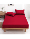 Drap housse rouge sur un lit 120x190 cm
