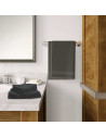Draps de bain par lot de 5 coton et bambou déposés dans une salle de bain anthracite