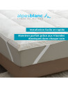 Maintien du surmatelas en plumes grâce à des bandes élastiques